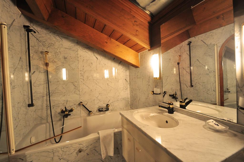 Haus Tiefbach - Apartment Cervino ツェルマット エクステリア 写真