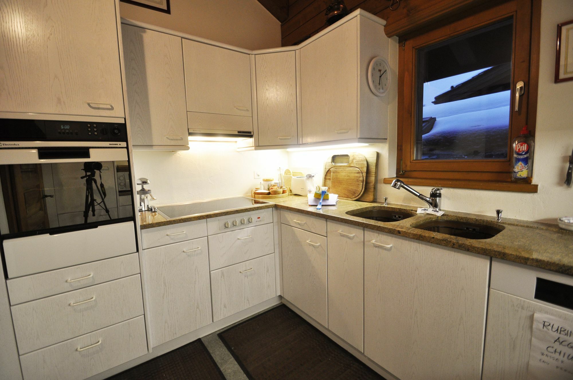 Haus Tiefbach - Apartment Cervino ツェルマット エクステリア 写真