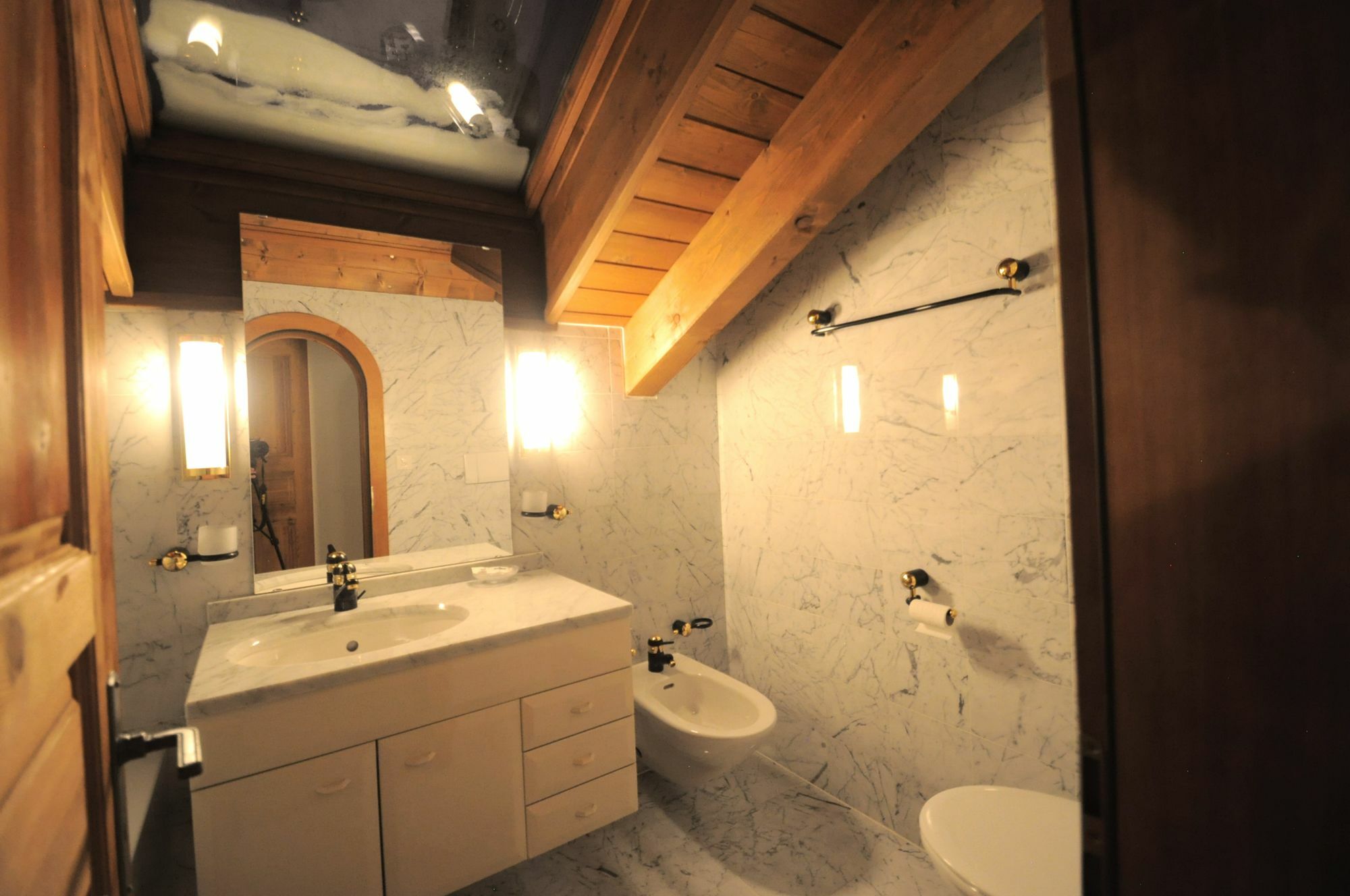Haus Tiefbach - Apartment Cervino ツェルマット エクステリア 写真